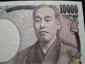 A 10,000 JPY Note / I feel reassured when I have it.