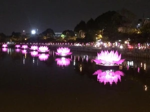 A photo of the Buddha's birthday festival / I think this is a beautiful photo taken on the night of preparations for the Buddha's birthday festival.