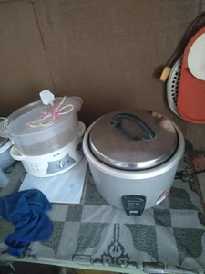 Rice cooker / It has a history of more than 10 years, I used it almost every day and the adults in my family also know how to use it, so I have a deep memory about this rice cooker.