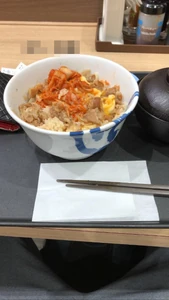 Dinner. Beef rice bowl. Three days ago. Prepared by a restaurant employee.