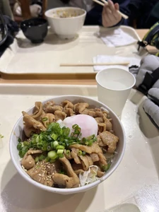 昼食で友達とスノボをしに行ったときにたべたもの。