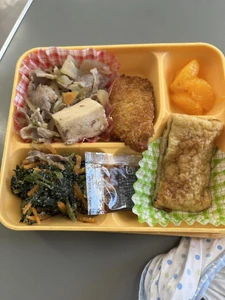 I currently work as an educator. I eat my lunch alongside children. There is no lunch provided, so I order a pre-made meal for lunch.