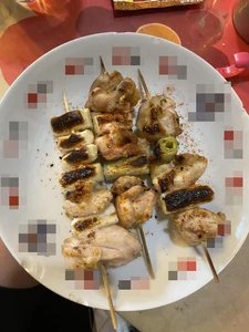 Grilled chicken and vegetable skewers on Saturday with an alcoholic drink. I purchased the skewers at a Daiso and bought the chicken thigh meat at an Ave grocery store. I also grilled some fish.