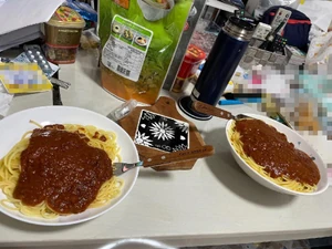 夕食 / 2024年1月17日21時ごろ / 自宅で妻と2人でテレビを見ながら妻が作ったミートソースパスタを食べた。