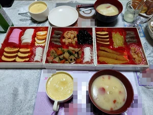 Lunch eaten on January 1, 2024, around 1:00 P.M. I ate a traditional New Year's meal with my wife. I made it myself.