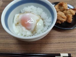 The photo is of lunch eaten on December 26, 2023, around noon. I ate alone. I made a soft-boiled egg and put it on top of some rice and ate it with some frozen fried chicken I had purchased at my local grocery store.