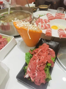 Dinner eaten at a hotpot restaurant that my friend made a reservation at one day ago.