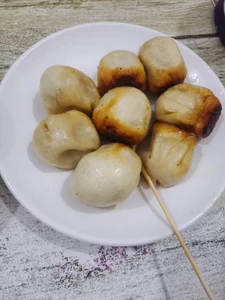 Breakfast eaten three days ago at 6:00 A.M. I purchased Sengjian Mantou at a breakfast restaurant and ate it with my family.