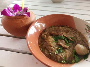 This is a photo of lunch from many months ago. I took it at a restaurant I was at out in the countryside with my friend. I was driving and about to head home, so I purchased a Kuyteav noodle set.