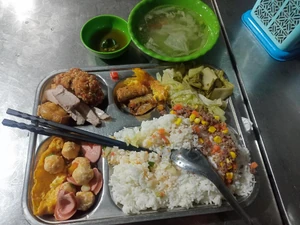 This is a photo of dinner eaten at a buffet restaurant.