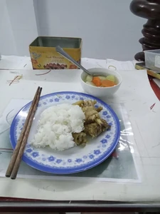 This is my own dinner that I took at home. I took this photo on January 17. I ate rice, chicken boiled in soy sauce, and soup. I also prepared this meal myself.