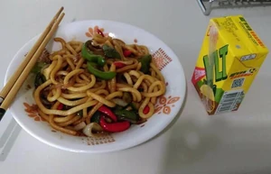 This is a photo of a meal I really enjoy called bakmi (soupless bird meat and noodles).