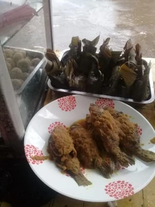 A photo of a traditional Sundanese meal.