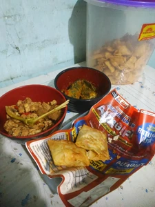 I ate ikan pesmol (Sundanese fish curry), Tempeh orek (Indonesia Tempeh stir fry), fried tofu, and fried rice crackers.