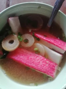 和食への欲求を満たすためにカニカマを追加したインスタントラーメン