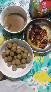 It was lunch, and the photo was taken a few weeks ago. It was taken around 4:00 P.M. I was with my family, and I cooked the meal which was meatballs and chopped chicken.