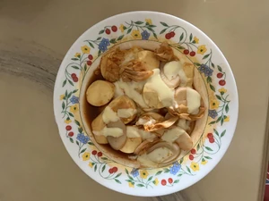 It was a homemade lunch for myself which consisted of cabbage, Korean rice cakes and egg tofu last Saturday.